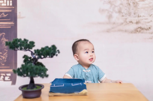 梅州宝宝吐黄水是怎么回事 梅州宝宝吐黄水是怎么回事